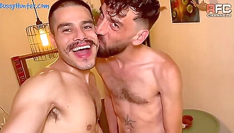 Hawt slut rides cock like a tugjober