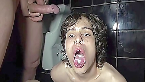 Brunette gets her pussy filled with facial