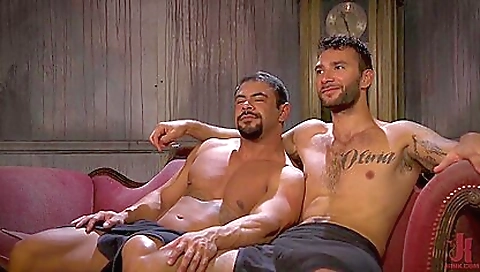 Two hot and lip spanisha