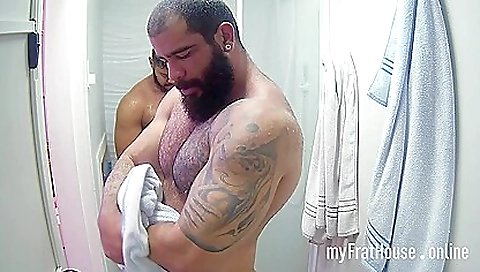 My girlfriend's pussy is fucked by a huge cock